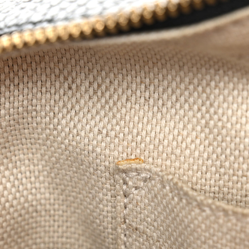 Pebbled Calfskin Small Soho Disco Bag Black product image 12, provided for visual reference and product detail review