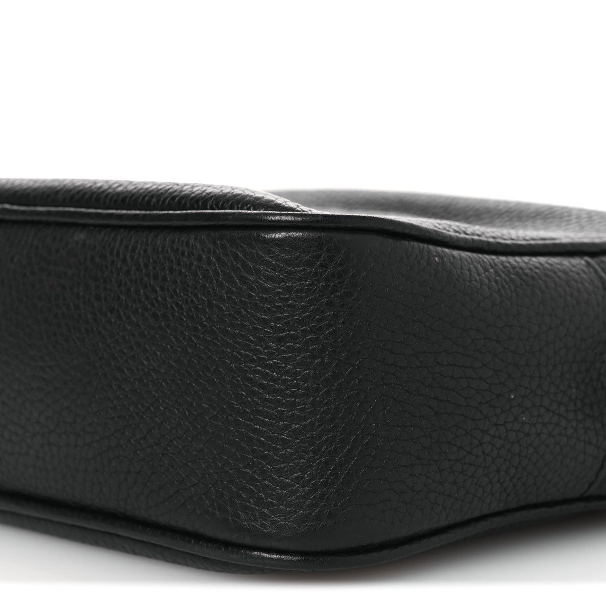 Pebbled Calfskin Small Soho Disco Bag Black product image 10, provided for visual reference and product detail review