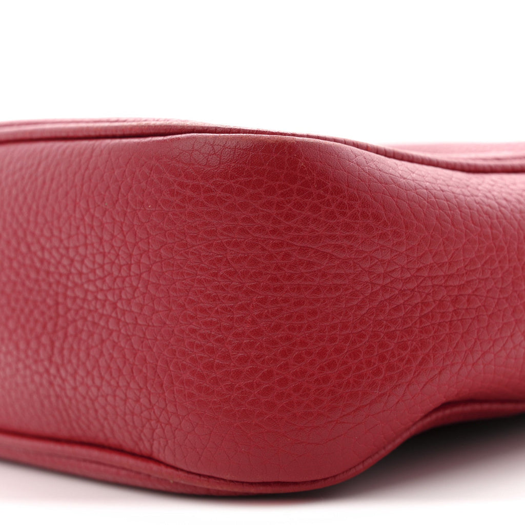 Pebbled Calfskin Small Soho Disco Bag Tabasco Red product image 10, provided for visual reference and product detail review