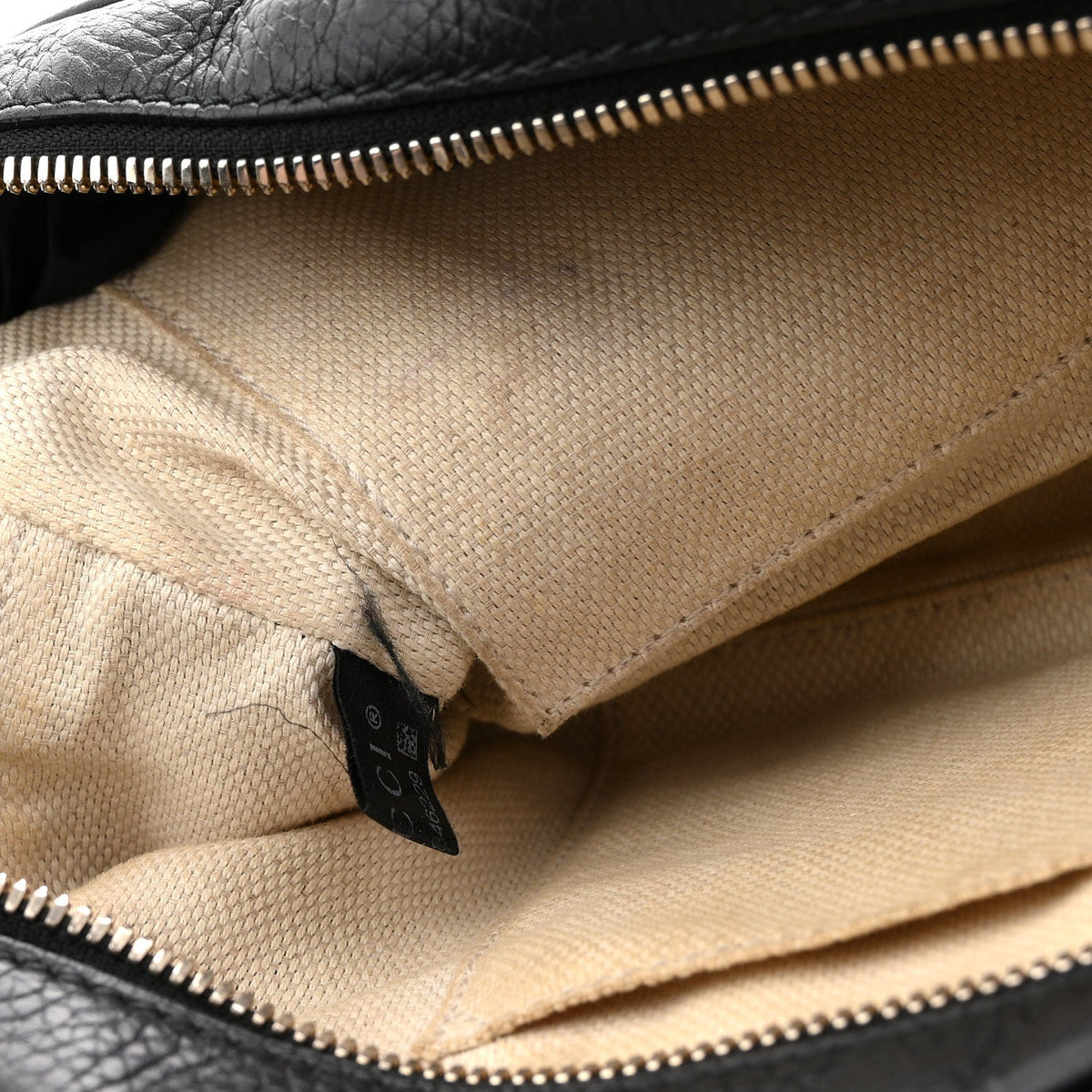 Pebbled Calfskin Small Soho Disco Bag Black product image 12, provided for visual reference and product detail review