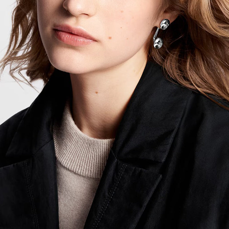 Louis Vuitton Studs 18K Gold Earrings product image 2, provided for visual reference and product detail review