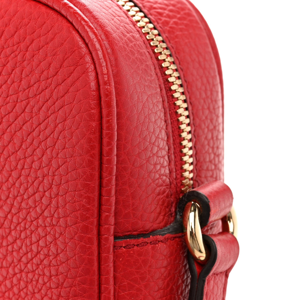 Pebbled Calfskin Small Soho Disco Bag Tabasco Red product image 11, provided for visual reference and product detail review