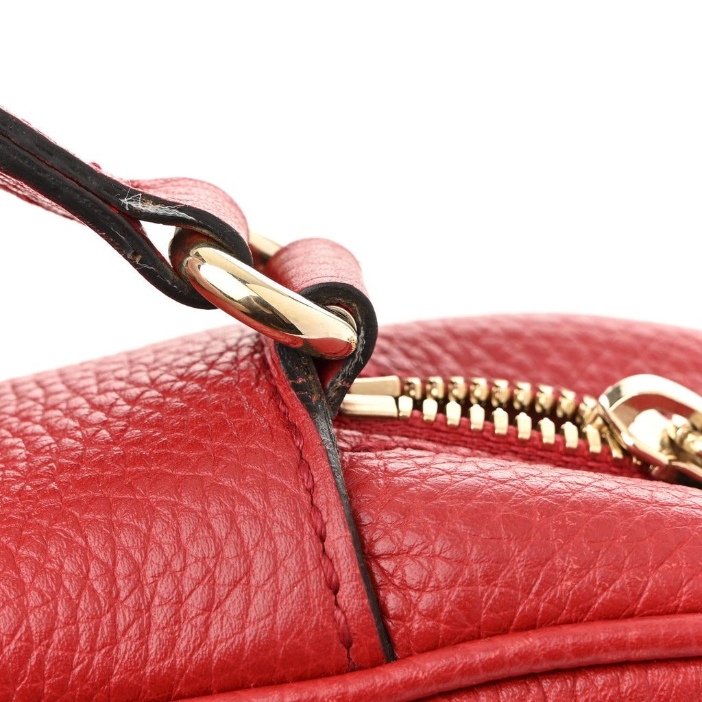 Pebbled Calfskin Small Soho Disco Bag Tabasco Red product image 13, provided for visual reference and product detail review
