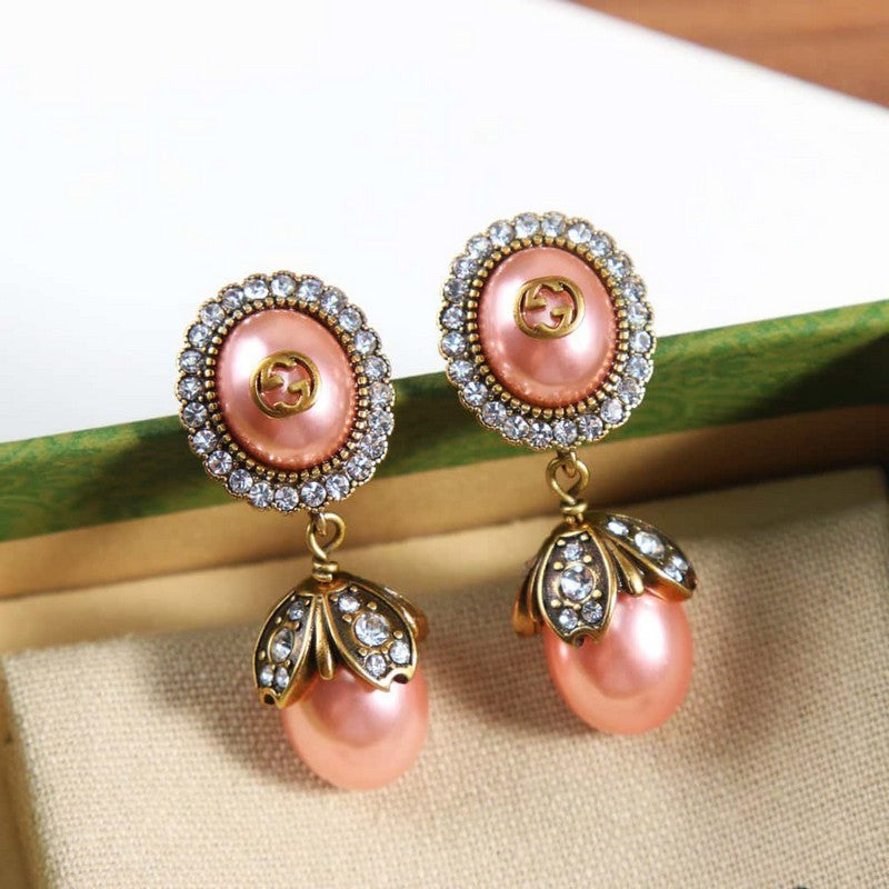 Gucci Double Flower Pearl 18K Gold Earrings product image 6, provided for visual reference and product detail review