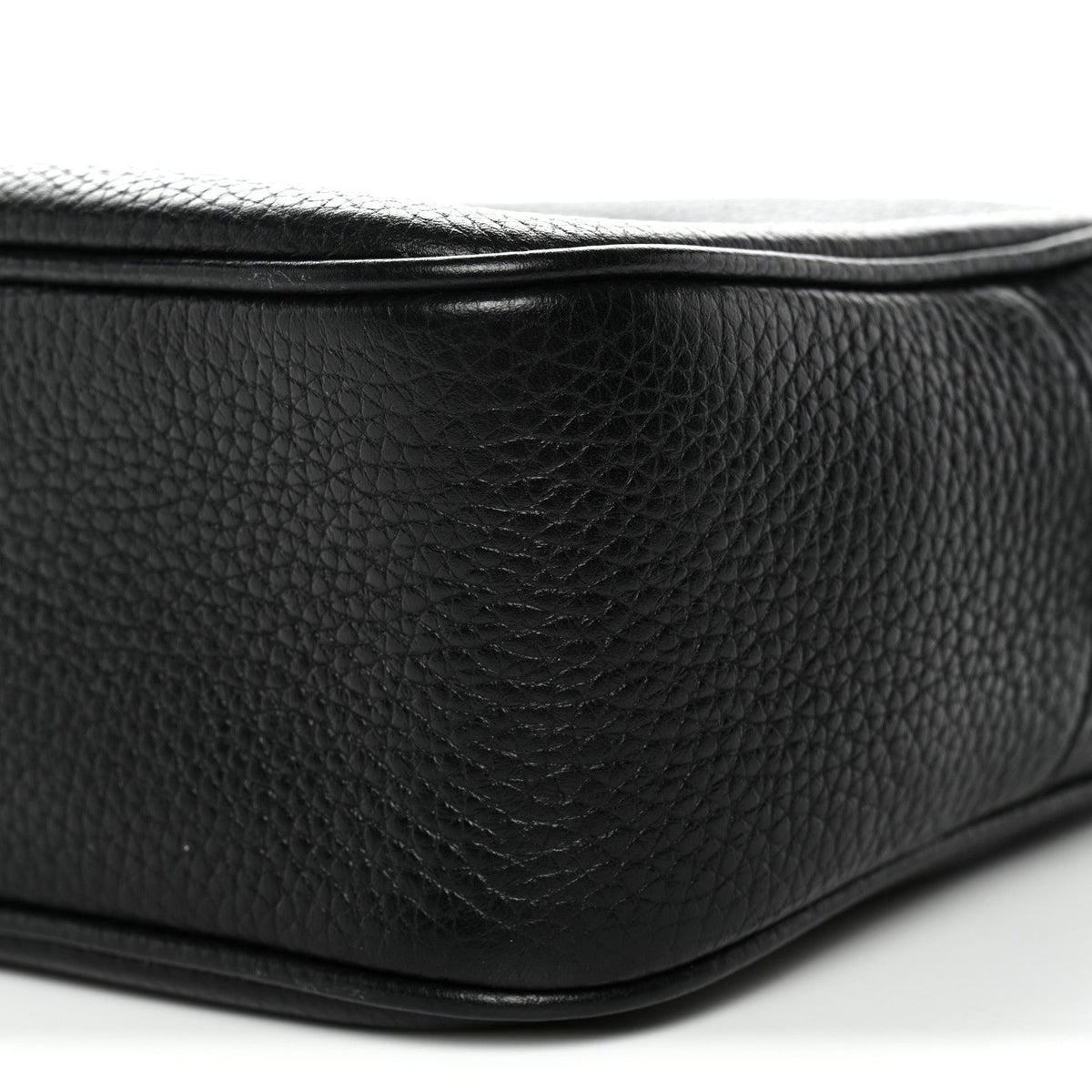 Pebbled Calfskin Small Soho Disco Bag Black product image 10, provided for visual reference and product detail review