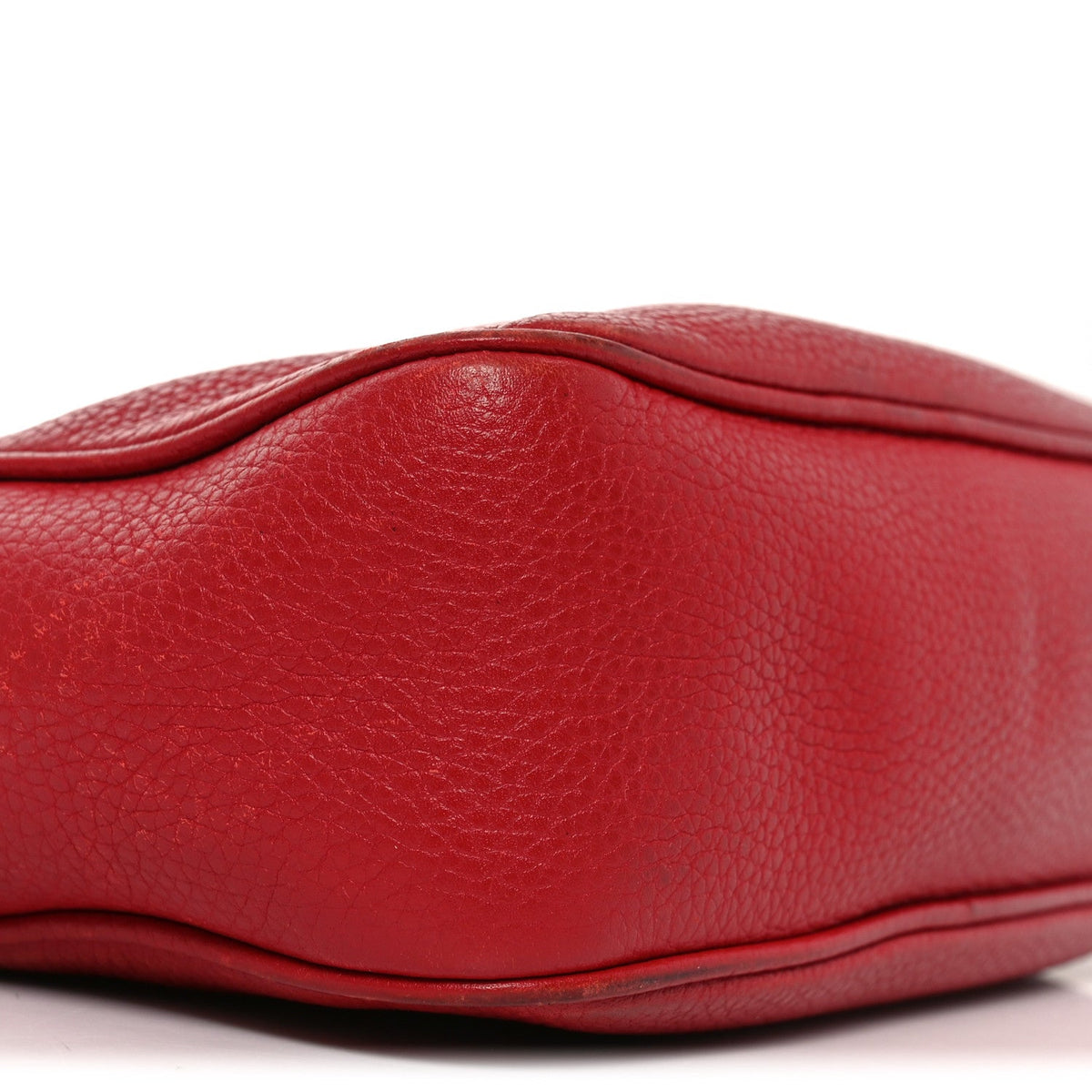 Pebbled Calfskin Small Soho Disco Bag Tabasco Red product image 8, provided for visual reference and product detail review