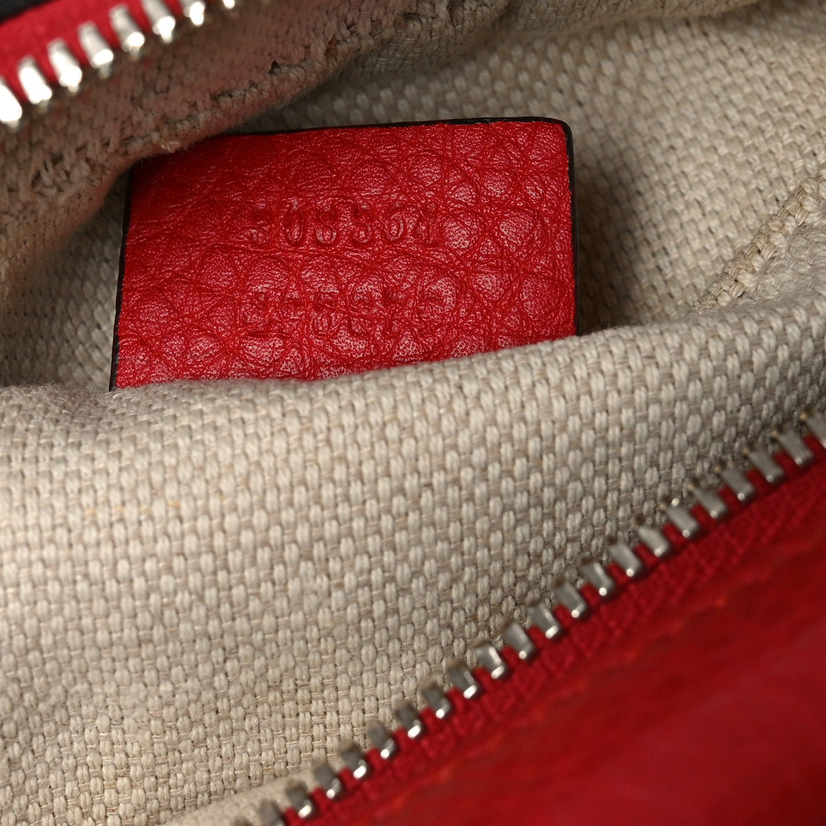 Pebbled Calfskin Small Soho Disco Bag Tabasco Red product image 7, provided for visual reference and product detail review