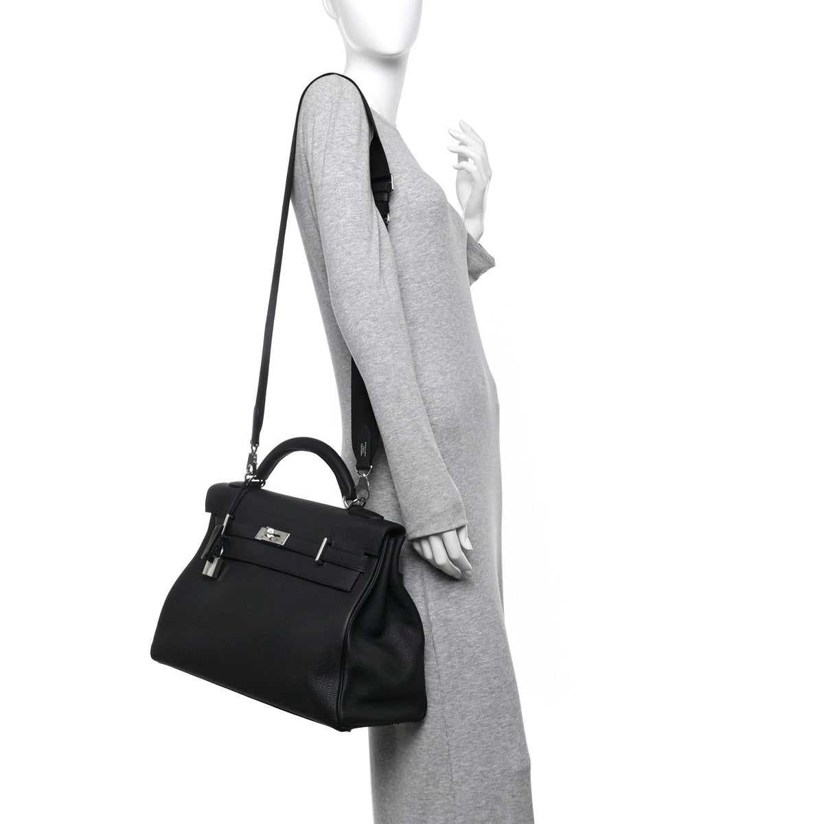 Togo Maxi Kelly Retourne 42 Black product image 3, provided for visual reference and product detail review