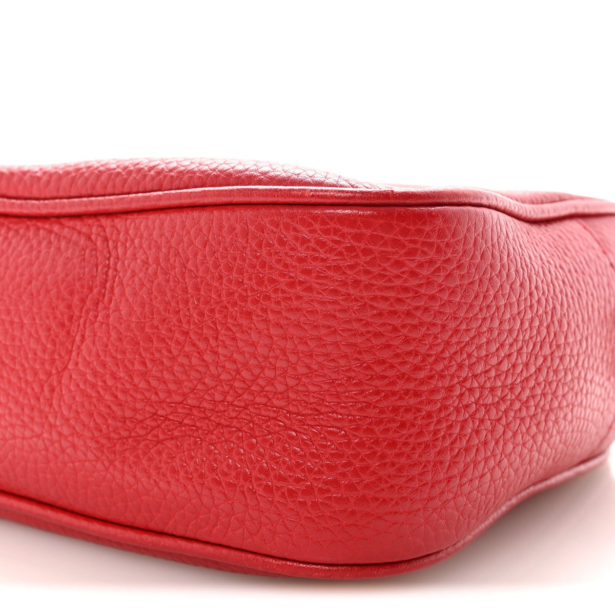Pebbled Calfskin Small Soho Disco Bag Tabasco Red product image 10, provided for visual reference and product detail review