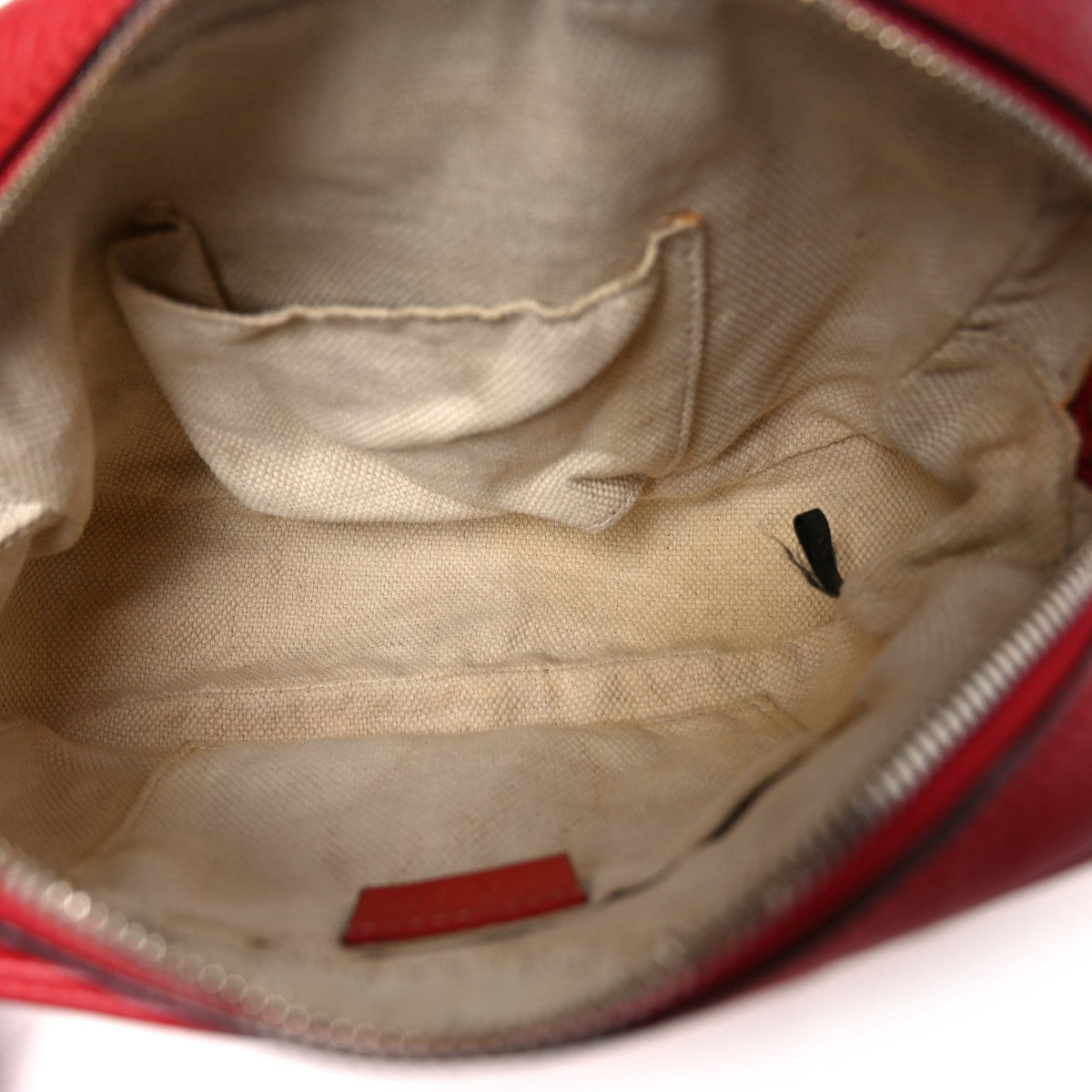 Pebbled Calfskin Small Soho Disco Bag Tabasco Red product image 5, provided for visual reference and product detail review