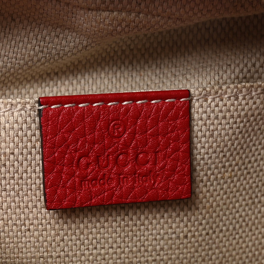 Pebbled Calfskin Small Soho Disco Bag Tabasco Red product image 6, provided for visual reference and product detail review