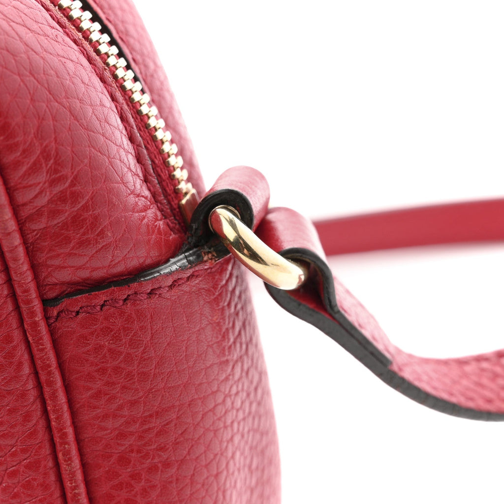 Pebbled Calfskin Small Soho Disco Bag Tabasco Red product image 13, provided for visual reference and product detail review