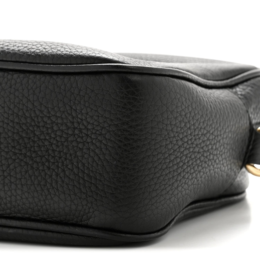 Pebbled Calfskin Small Soho Disco Bag Black product image 10, provided for visual reference and product detail review