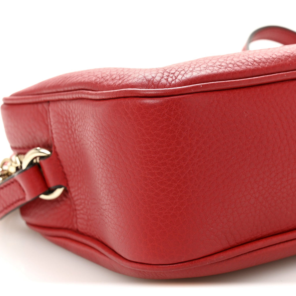 Pebbled Calfskin Small Soho Disco Bag Tabasco Red product image 9, provided for visual reference and product detail review