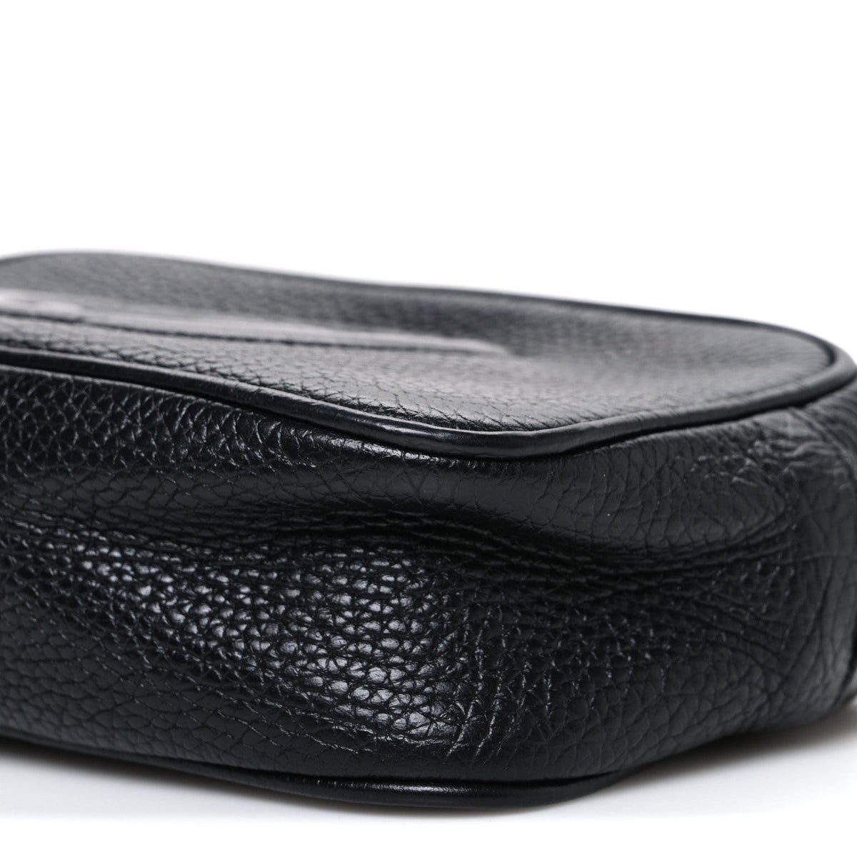 Pebbled Calfskin Small Soho Disco Bag Black product image 10, provided for visual reference and product detail review