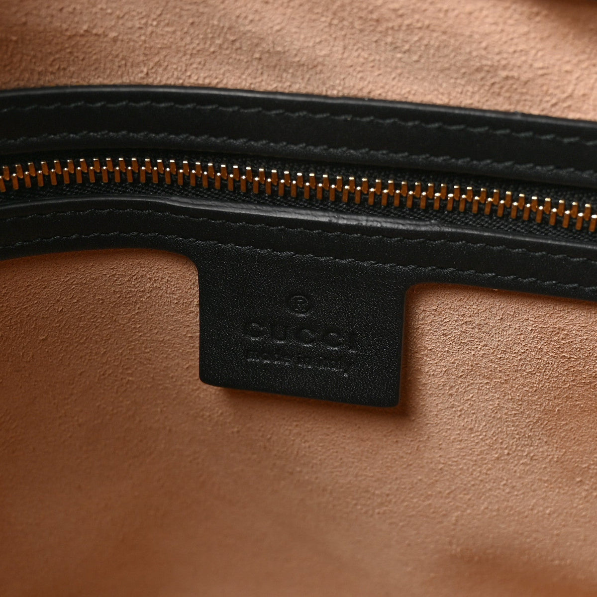 GG Supreme Monogram Bees Medium Padlock Tote Beige Oro Black product image 6, provided for visual reference and product