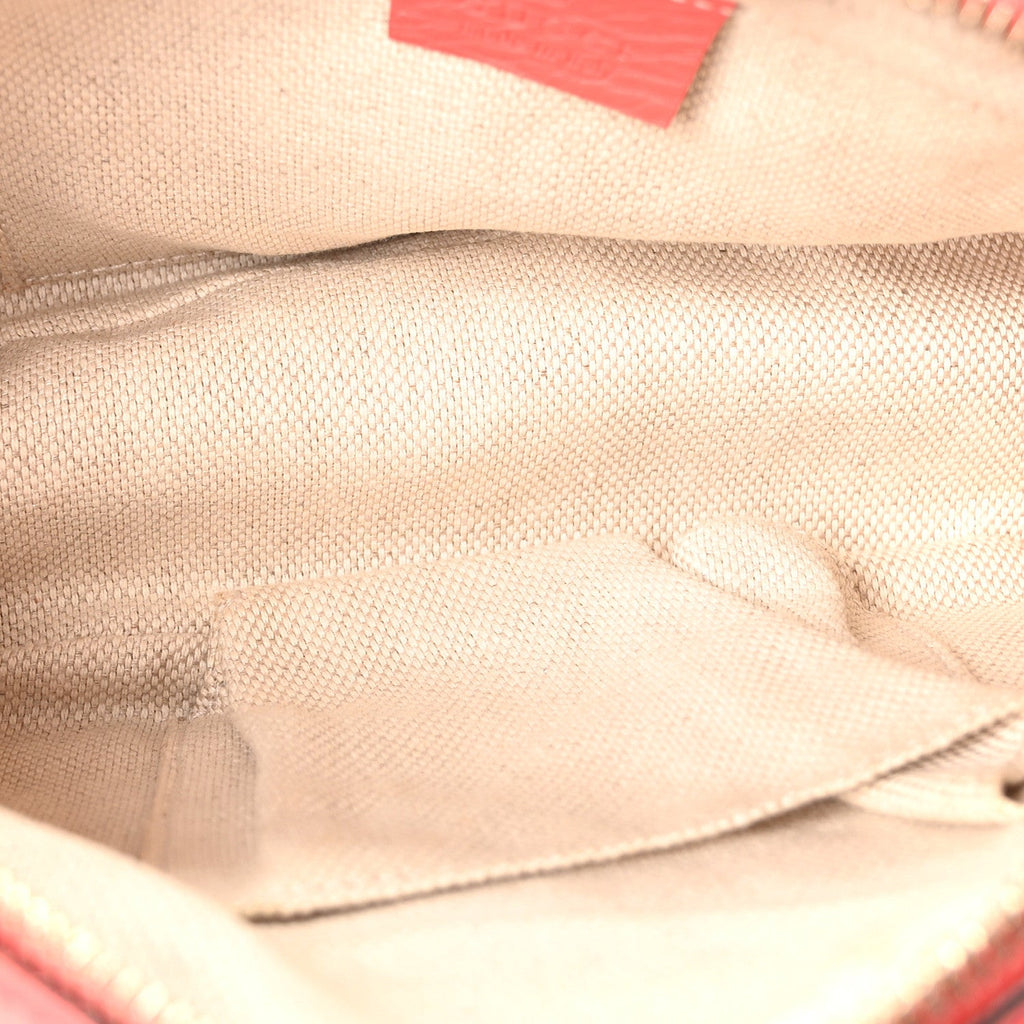 Pebbled Calfskin Small Soho Disco Bag Tabasco Red product image 5, provided for visual reference and product detail review