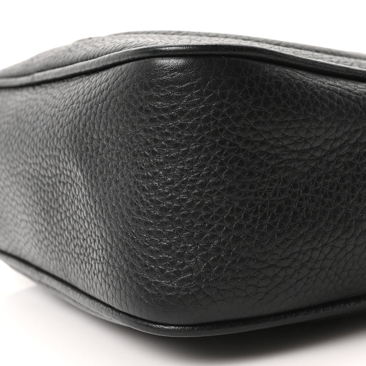 Pebbled Calfskin Small Soho Disco Bag Black product image 10, provided for visual reference and product detail review