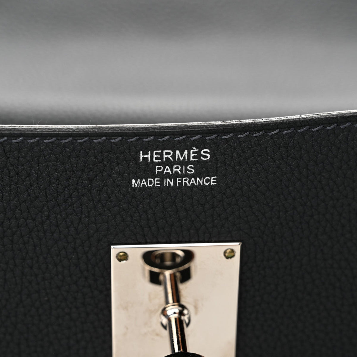 Togo Maxi Kelly Retourne 42 Caban product image 6, provided for visual reference and product detail review