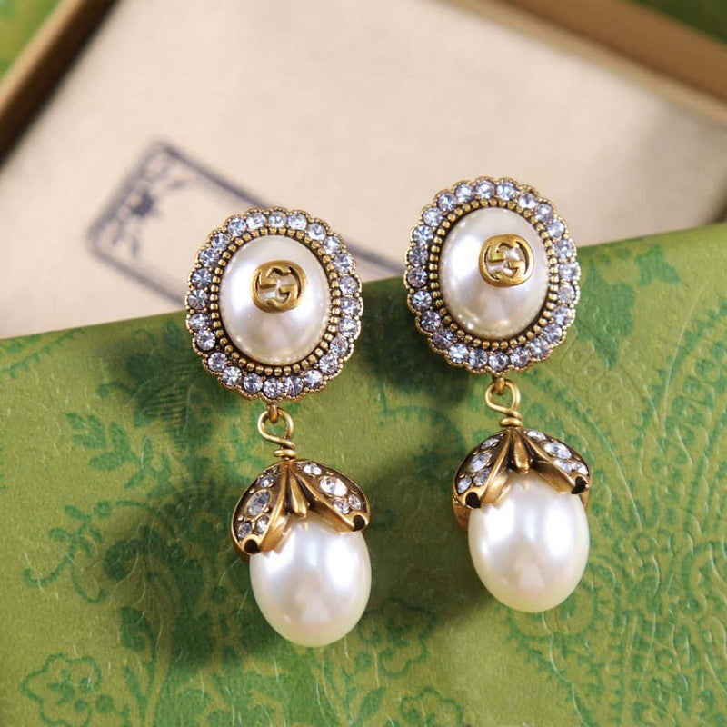 Gucci Double Flower Pearl 18K Gold Earrings product image 2, provided for visual reference and product detail review
