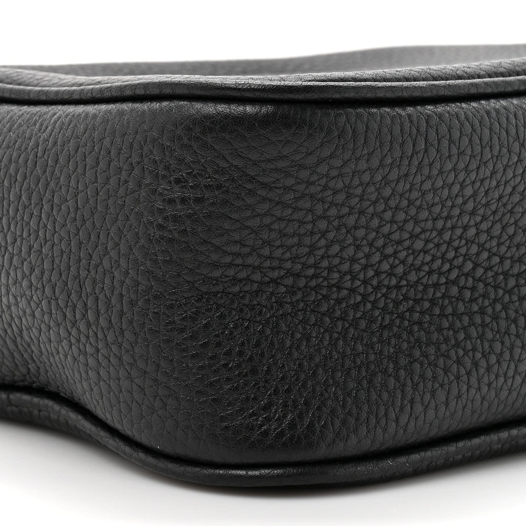 Pebbled Calfskin Small Soho Disco Bag Black product image 10, provided for visual reference and product detail review