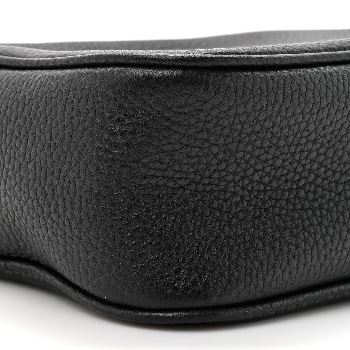 Pebbled Calfskin Small Soho Disco Bag Black product image 10, provided for visual reference and product detail review