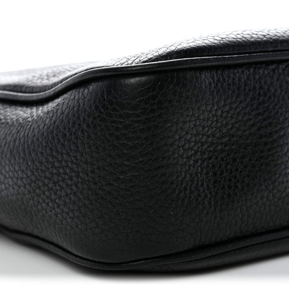 Pebbled Calfskin Small Soho Disco Bag Black product image 10, provided for visual reference and product detail review