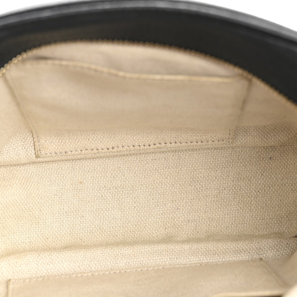 Pebbled Calfskin Small Soho Disco Bag Black product image 5, provided for visual reference and product detail review