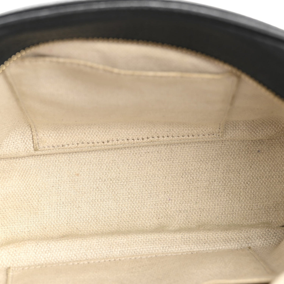 Pebbled Calfskin Small Soho Disco Bag Black product image 5, provided for visual reference and product detail review