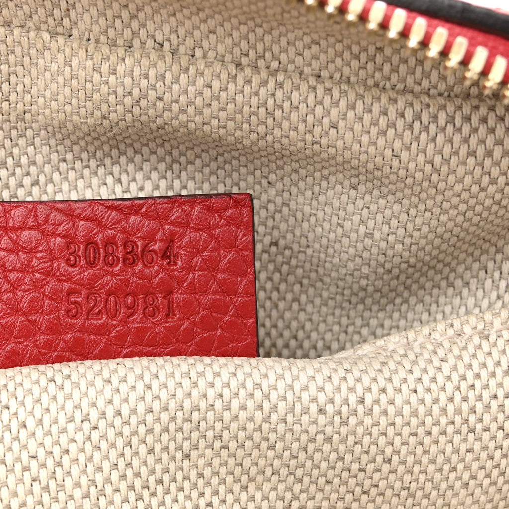 Pebbled Calfskin Small Soho Disco Bag Tabasco Red product image 7, provided for visual reference and product detail review