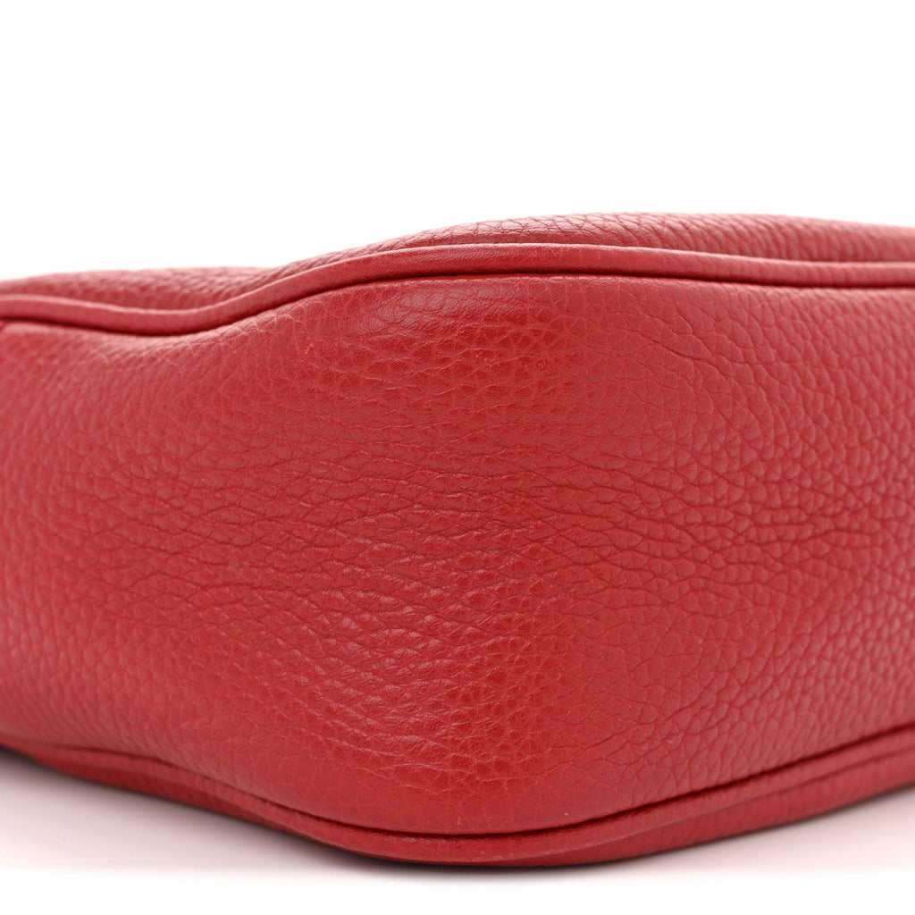 Pebbled Calfskin Small Soho Disco Bag Tabasco Red product image 9, provided for visual reference and product detail review
