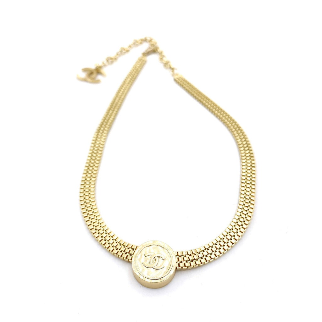 Chanel Choker Chain 18K Gold Necklace product image 1, provided for visual reference and product detail review