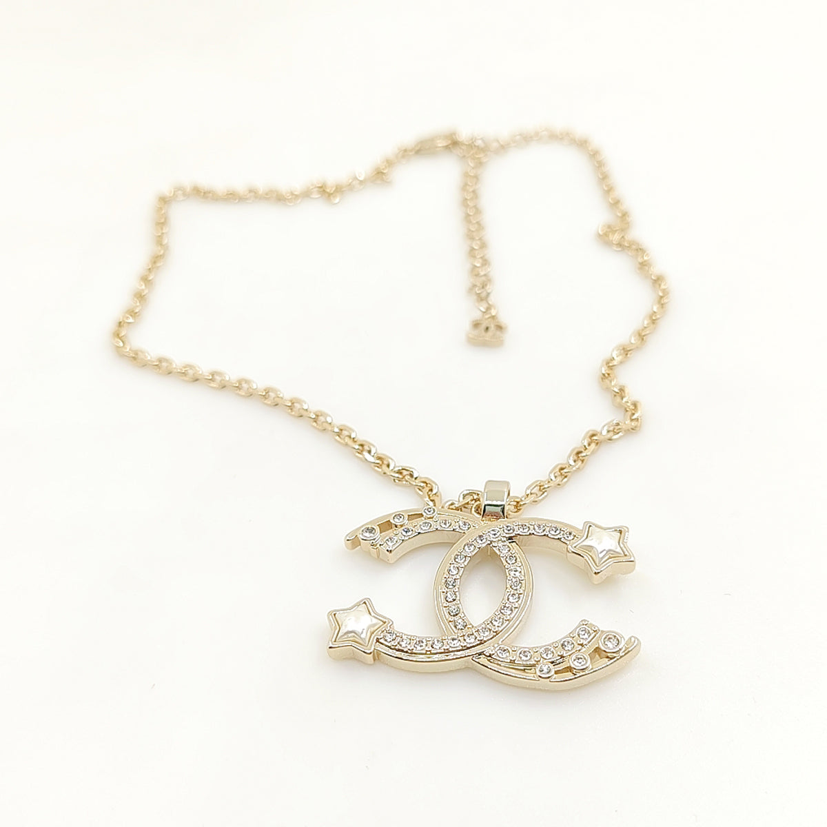 Chanel Star Choker 18K Gold Necklace product image 1, provided for visual reference and product detail review