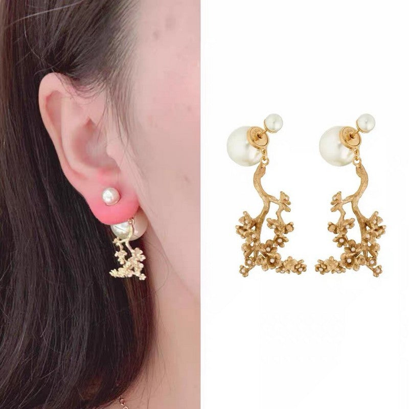 Dior Tribales Tree Clip 18K Gold Earrings product image 2, provided for visual reference and product detail review