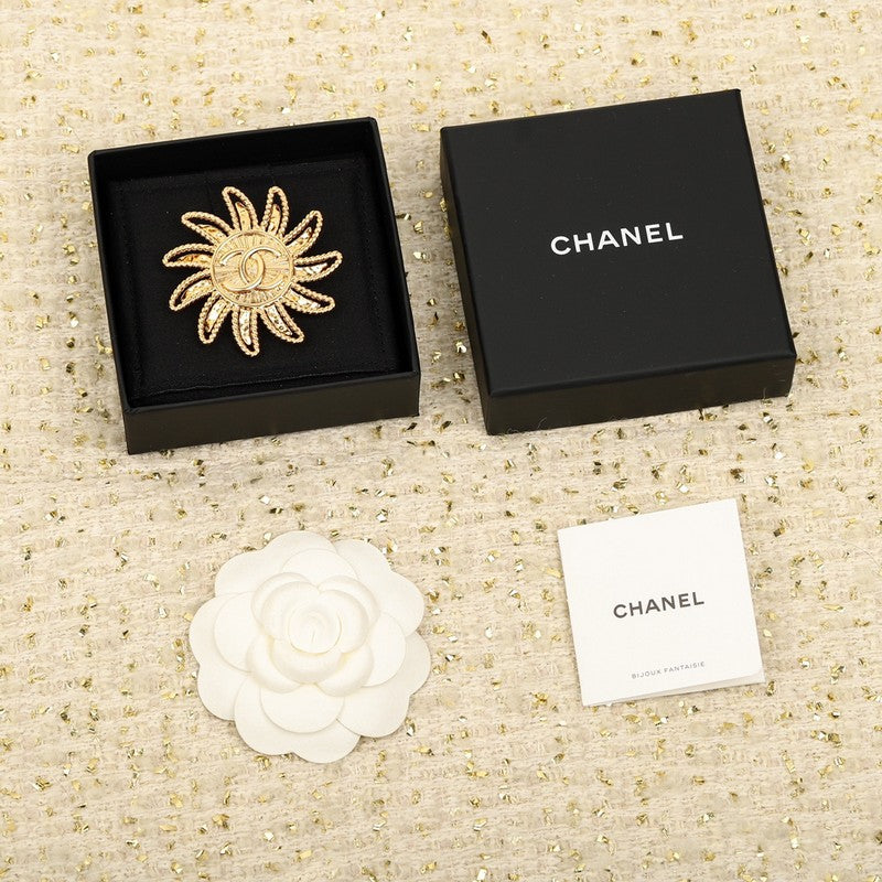 Chanel Sunflower 18K Gold Brooch product image 6, provided for visual reference and product detail review