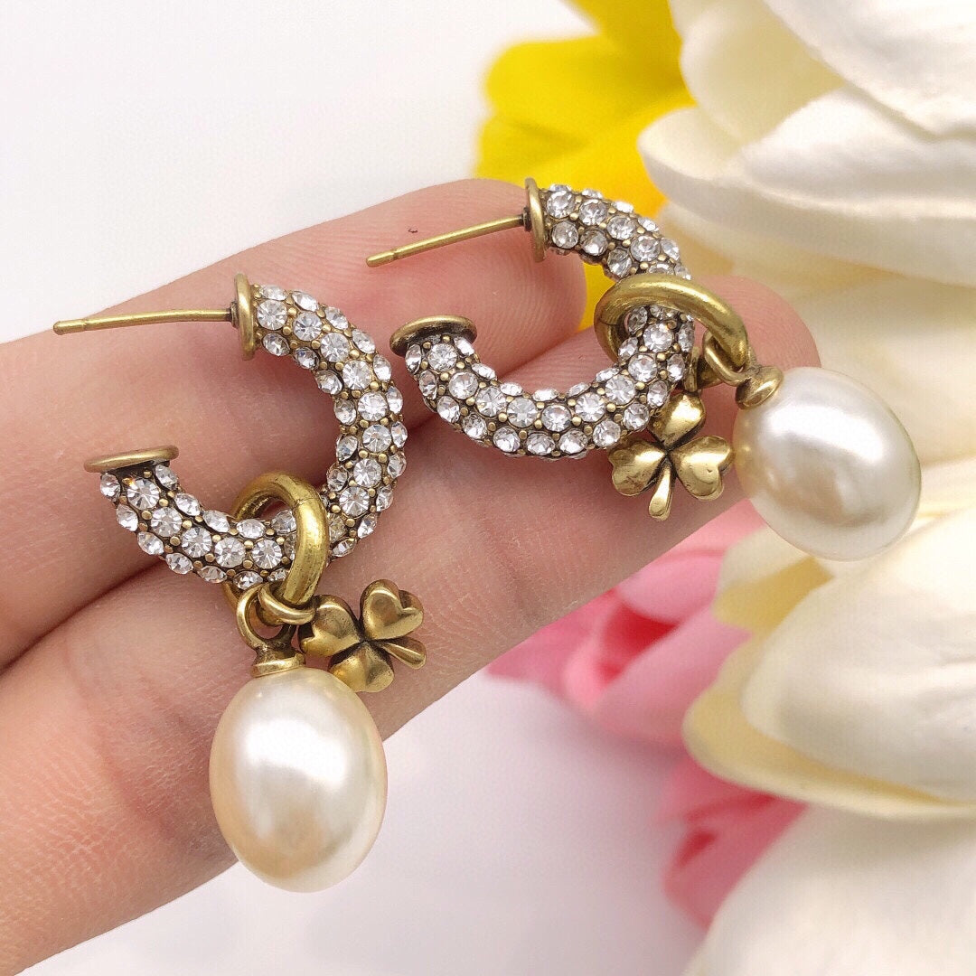 Dior March Grass Pearl Crystals 18K Gold Earrings product image 3, provided for visual reference and product detail review