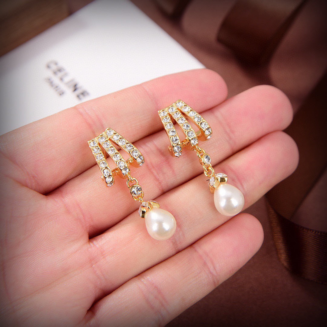 Celine Vintage Pearls 18K Gold Earrings product image 2, provided for visual reference and product detail review