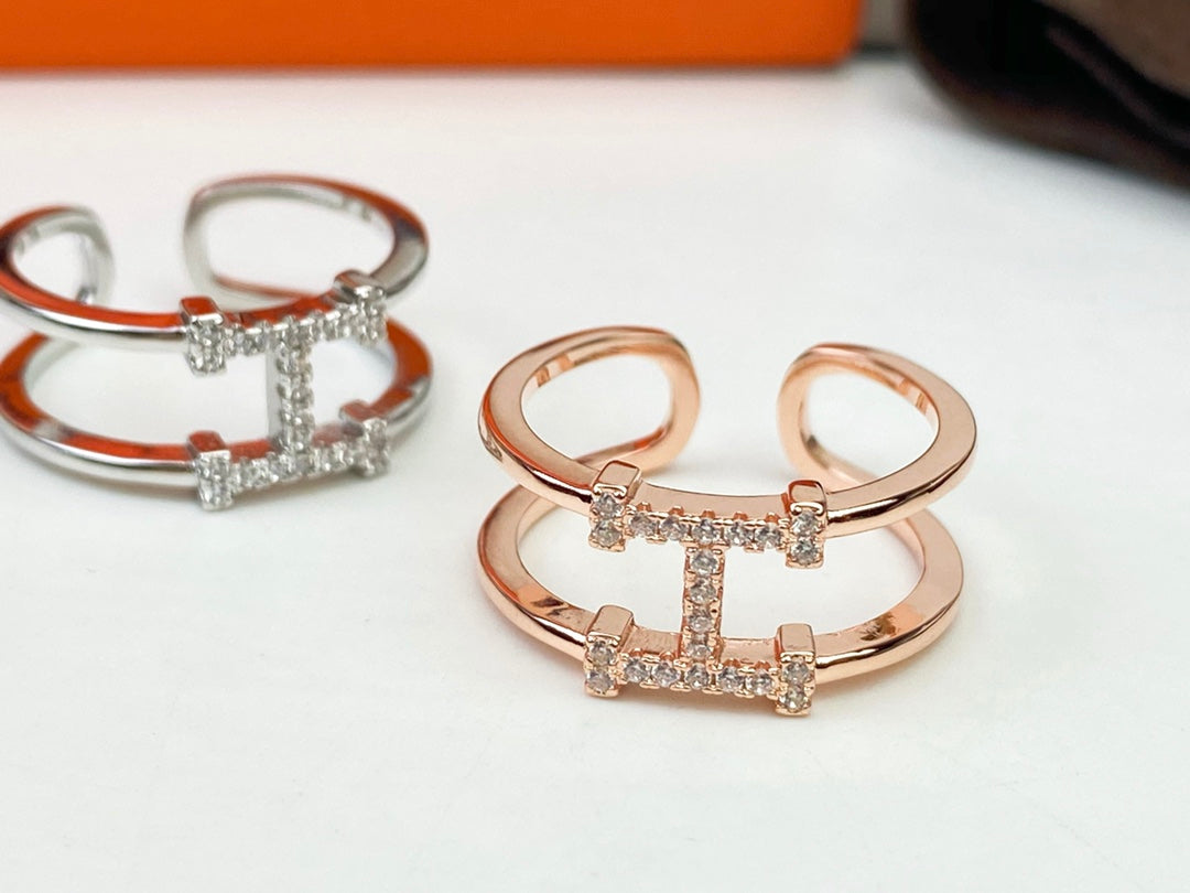 Hermes Ever Chaine D'ancre 18K Gold Ring product image 3, provided for visual reference and product detail review