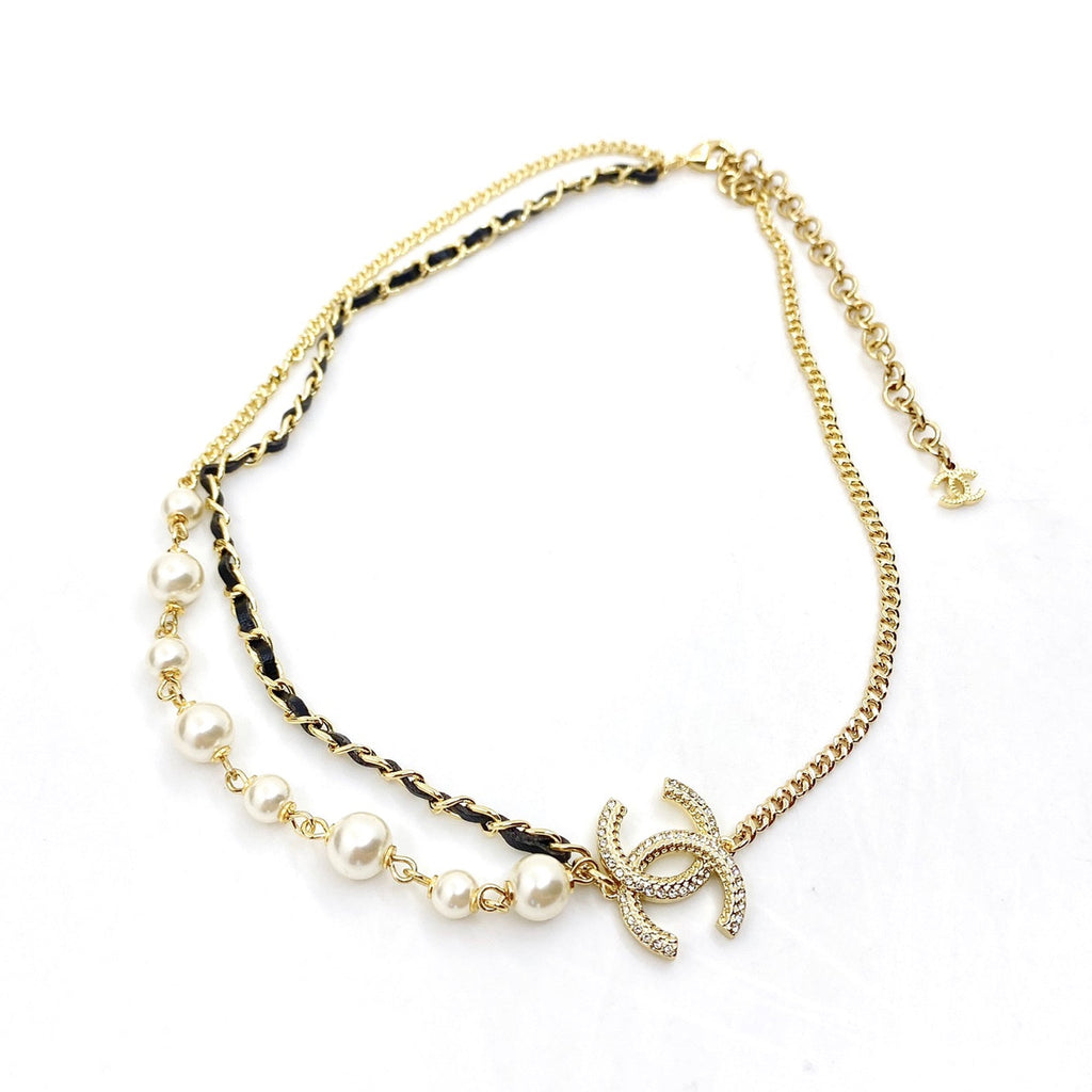Chanel Pearls & Leather 18K Gold Necklace product image 1, provided for visual reference and product detail review