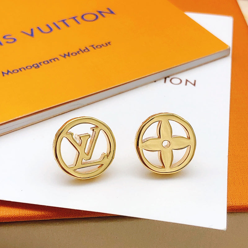 Louis Vuitton Blossom 18K Gold Earrings product image 1, provided for visual reference and product detail review