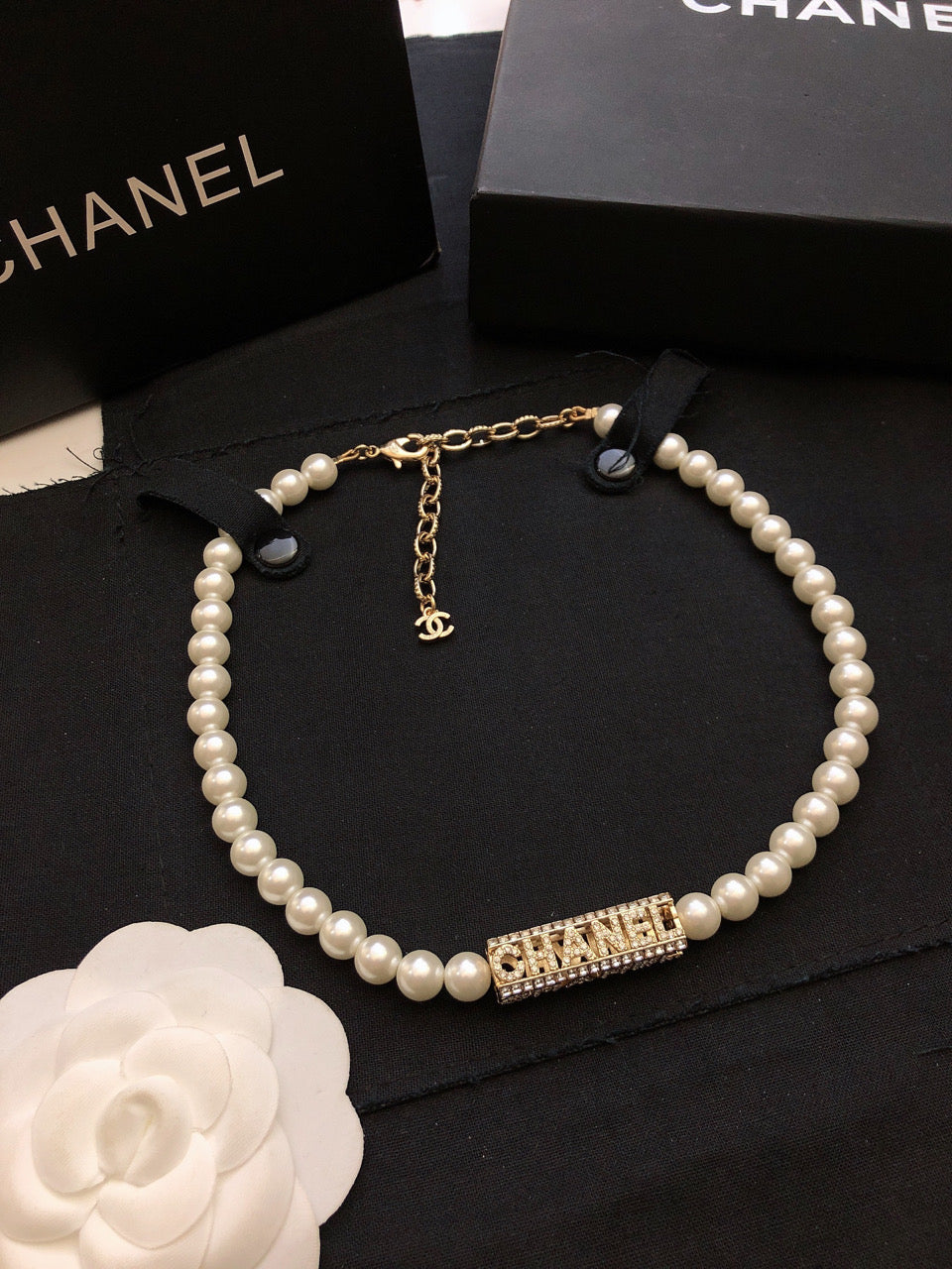 Chanel Script Pearls Chain 18K Gold Necklace product image 5, provided for visual reference and product detail review