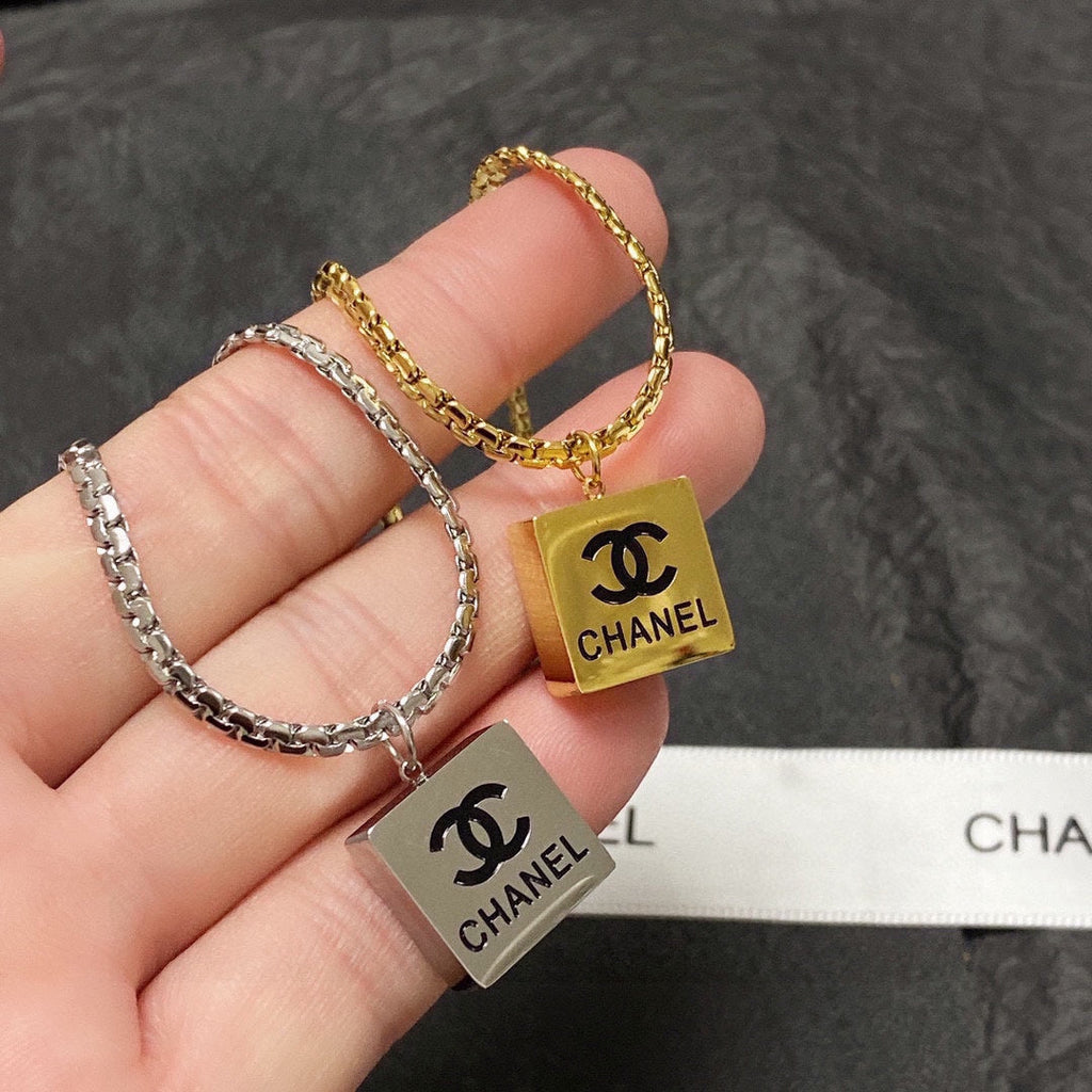 Chanel Pendant 18K Gold Necklace product image 6, provided for visual reference and product detail review