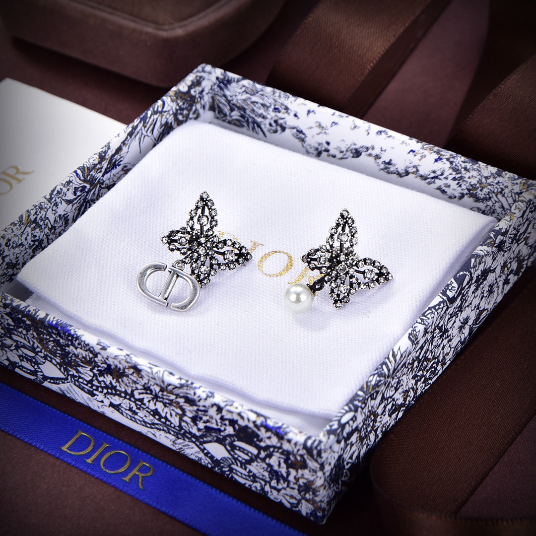 Dior Papillon De Nuit 18K Gold Earrings product image 5, provided for visual reference and product detail review