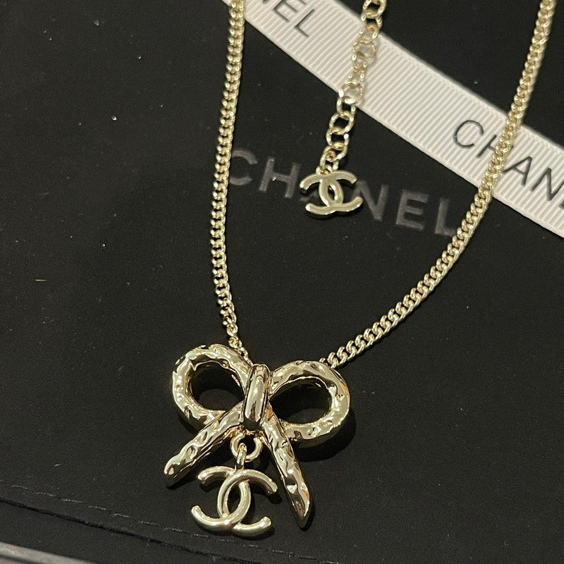 Chanel Gold Bow Tie 18K Gold Necklace product image 4, provided for visual reference and product detail review
