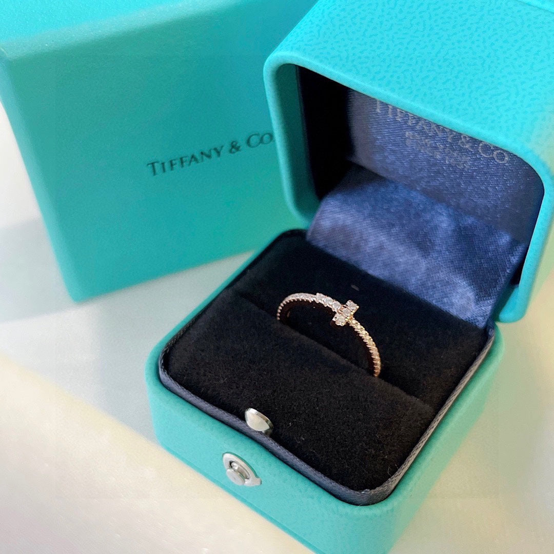 Tiffany Diamond Wire 18K Gold Ring product image 5, provided for visual reference and product detail review