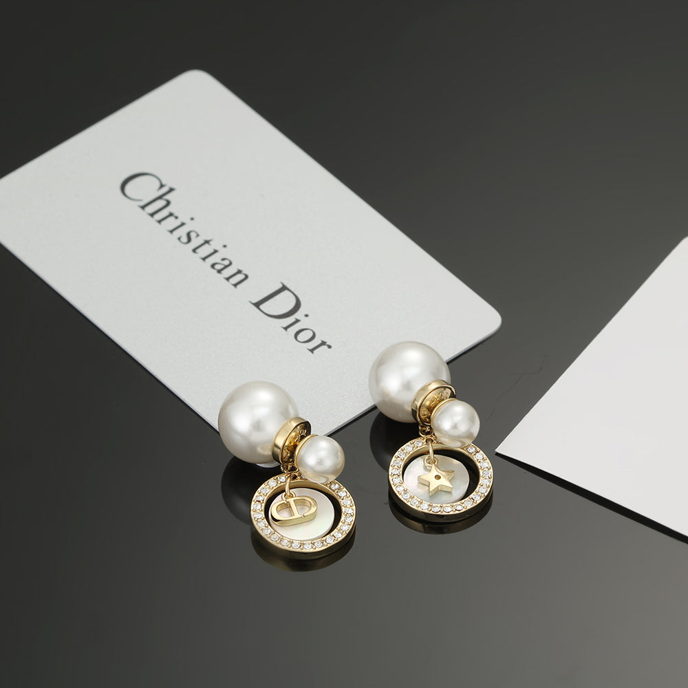 Dior Tribales Pearl 18K Gold Earrings product image 2, provided for visual reference and product detail review