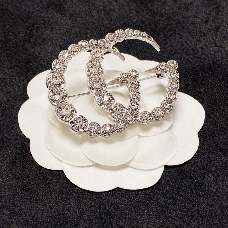 Gucci Double Crystal 18K Gold Brooch product image 2, provided for visual reference and product detail review