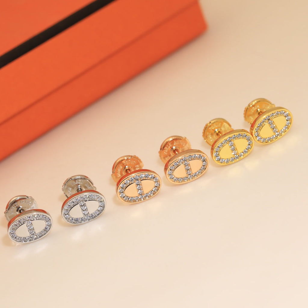Hermes Mini Farandole Diamond 18K Gold Earrings product image 5, provided for visual reference and product detail review