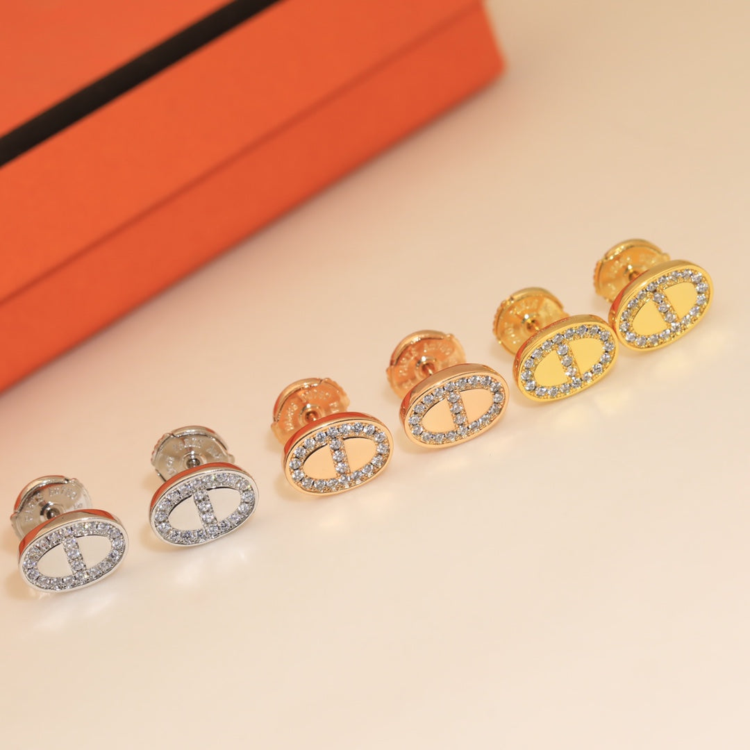 Hermes Mini Farandole Diamond 18K Gold Earrings product image 5, provided for visual reference and product detail review