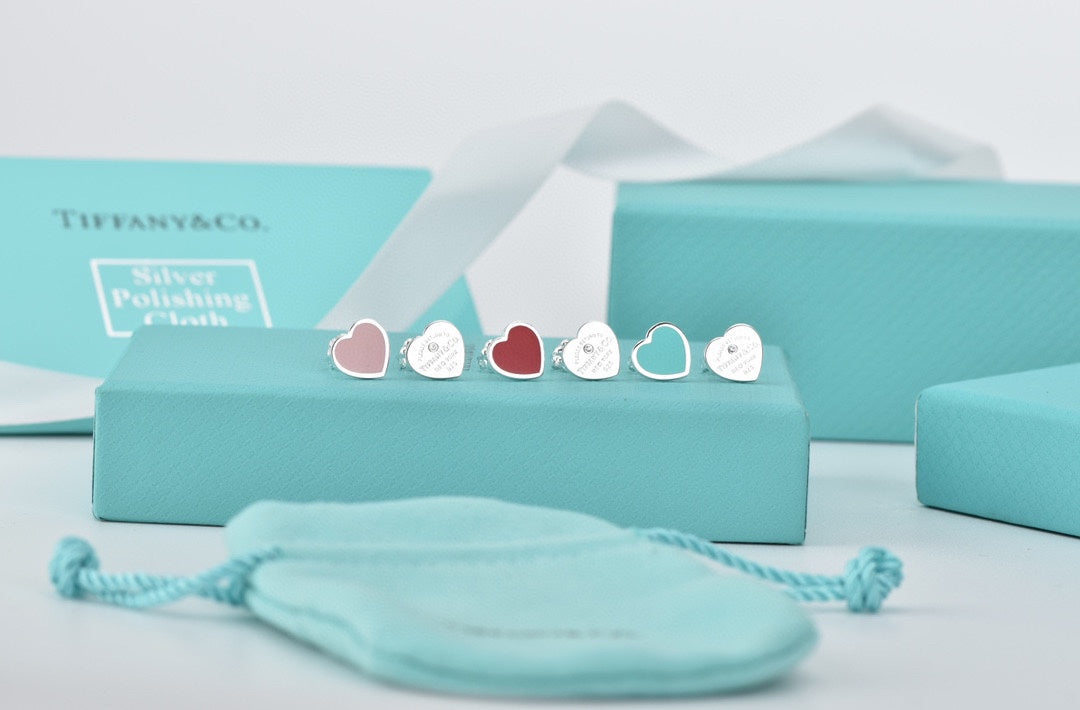 Tiffany Return to Heart 18K Gold Earrings product image 5, provided for visual reference and product detail review